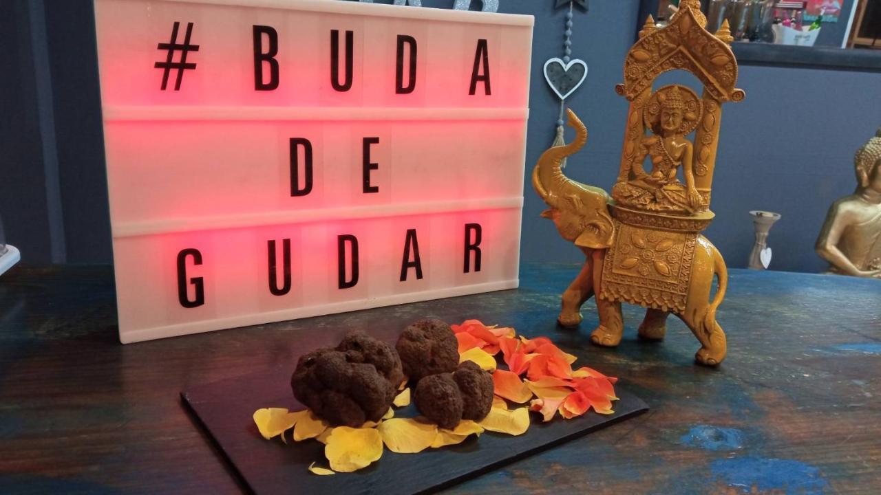 Buda De Gudar Manzanera Luaran gambar